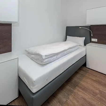 Deichhaeuser Anna Kueste Deichhaeuser Anna Kueste 7-31